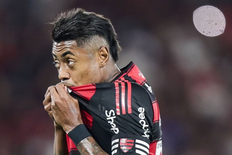 Bruno Henrique beija escudo do Flamengo
