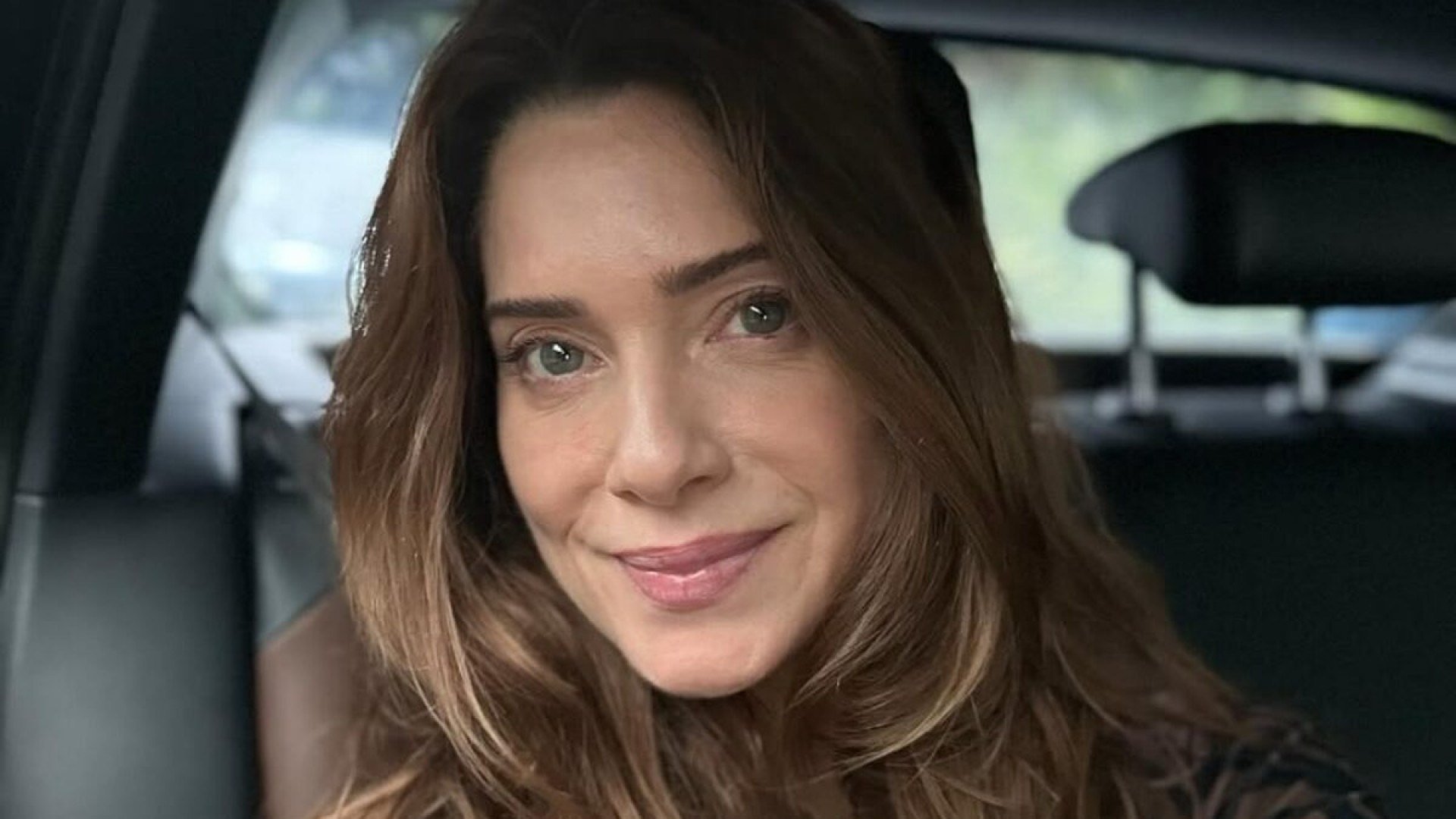 Nudes de Leticia Spiller fazem sucesso nas redes sociais e atriz recebe elogios