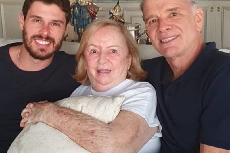 Vídeo: nas Filipinas, Bernardinho chora a morte da mãe em quadra