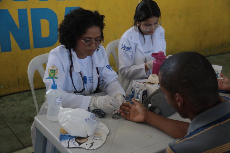 Atendimento da Caravana da TV Jornal na Vila Olímpica Rio Doce, em Olinda
