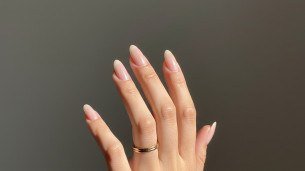 Imagem ilustrativa de unhas pintadas. 