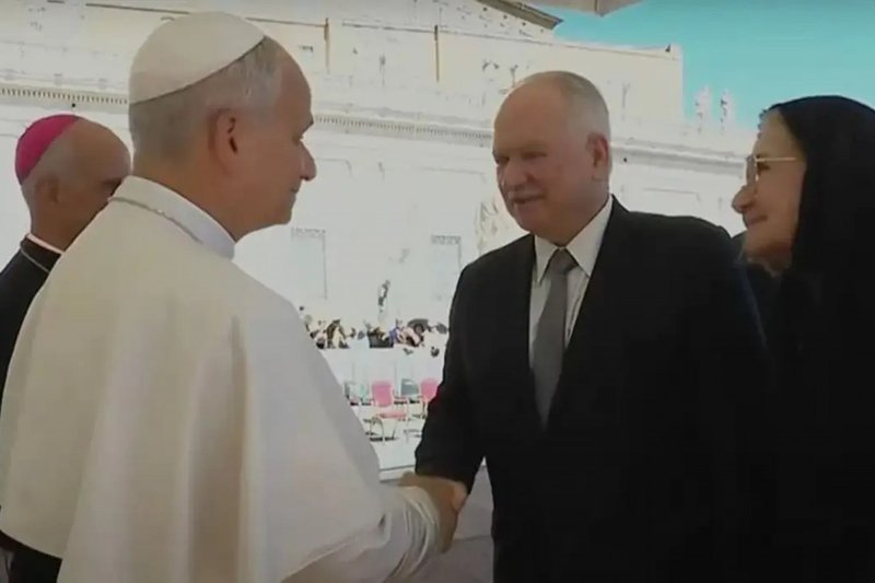 Ministro do STF Edson Fachin visita Papa Leão XIV no Vaticano