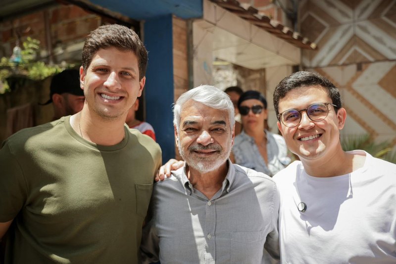João Campos ao lado do senador Humberto Costa e do vice-prefeito Victor Marques