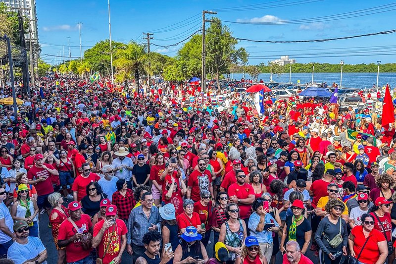 Ruas do Recife foram tomadas por milhares de pessoas em protesto contra a PEC da Blindagem e a anistia a golpistas