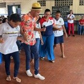 Escolas do Agreste recebem aulas-espetáculo com o cirandeiro Anderson Miguel