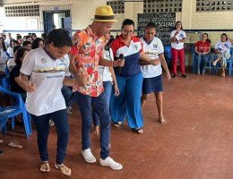 Escolas do Agreste recebem aulas-espetáculo com o cirandeiro Anderson Miguel