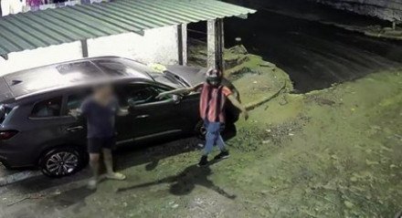 Assalto a mão armada enquanto vítima lava o carro, no Grande Recife