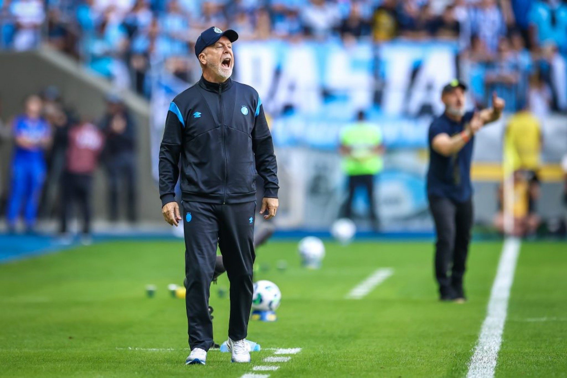 Apesar da vitória, presidente do Grêmio protesta contra arbitragem no Gre-Nal