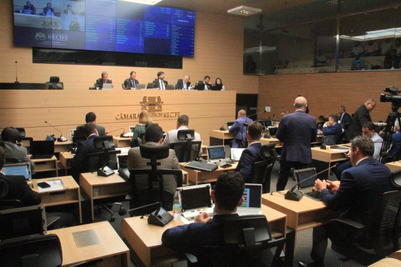 Texto que instituía voto secreto nas eleições para a Comissão Executiva da Câmara do Recife foi derrubado com 24 votos contrários e 10 favoráveis