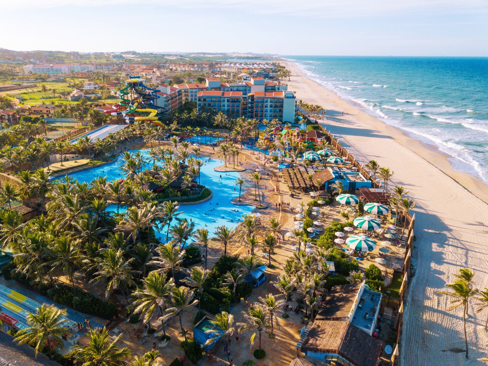 Cidade no litoral do Ceará abriga o melhor parque aquático das Américas e o 2º melhor do mundo