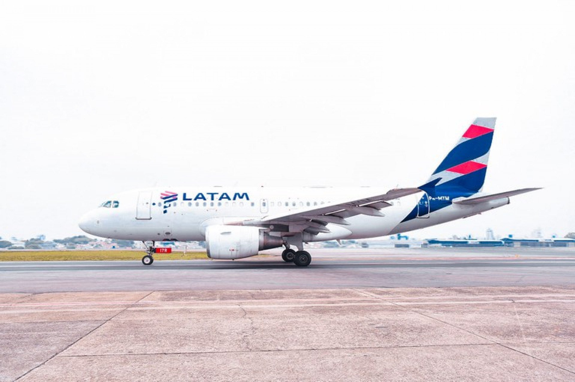 Latam anuncia compra de de 74 novas aeronaves da Embraer