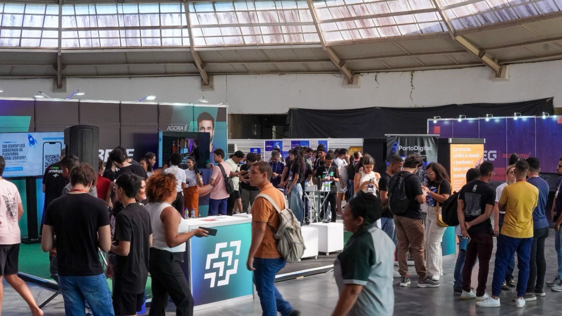 Google, Ambev e Stellantis buscam talentos na UFPE; feira de estágios gratuita acontece nesta semana