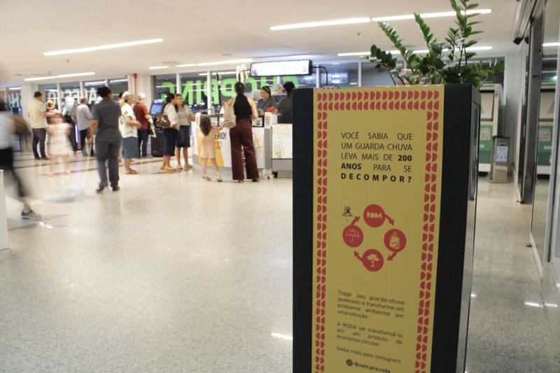Pontos de coleta no Piso Térreo do RioMar Recife recebem guarda-chuvas danificados, ajudando a reduzir a poluição e estimular o consumo consciente