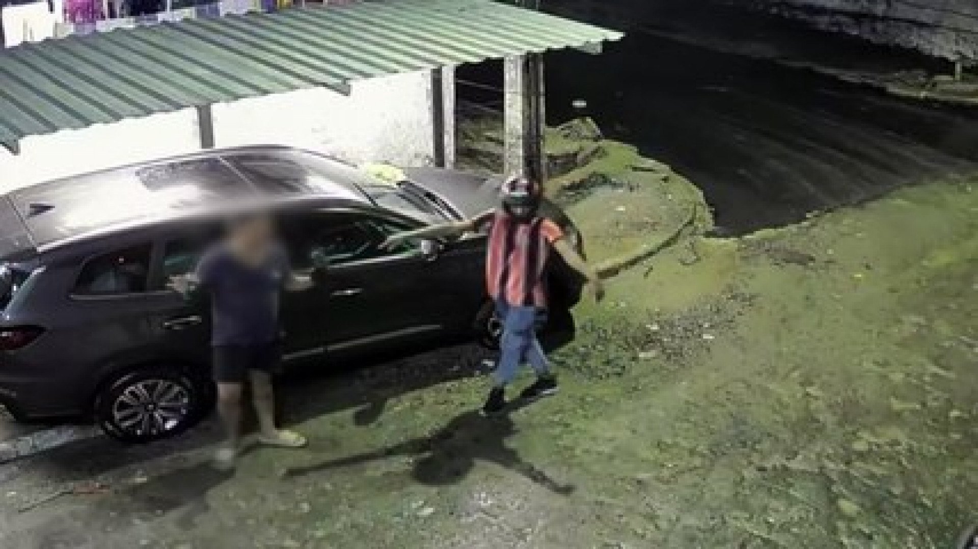 Assalto a mão armada enquanto vítima lava o carro, no Grande Recife