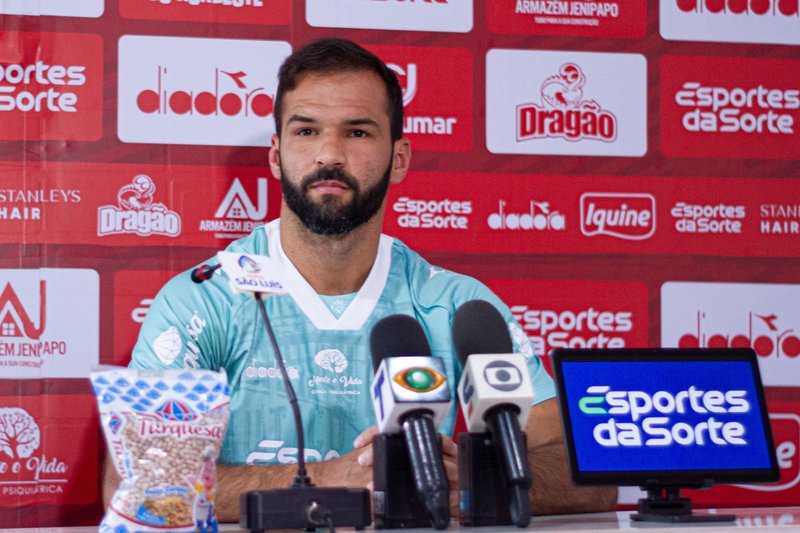 Goleiro Muriel, do Náutico, durante sua apresentação