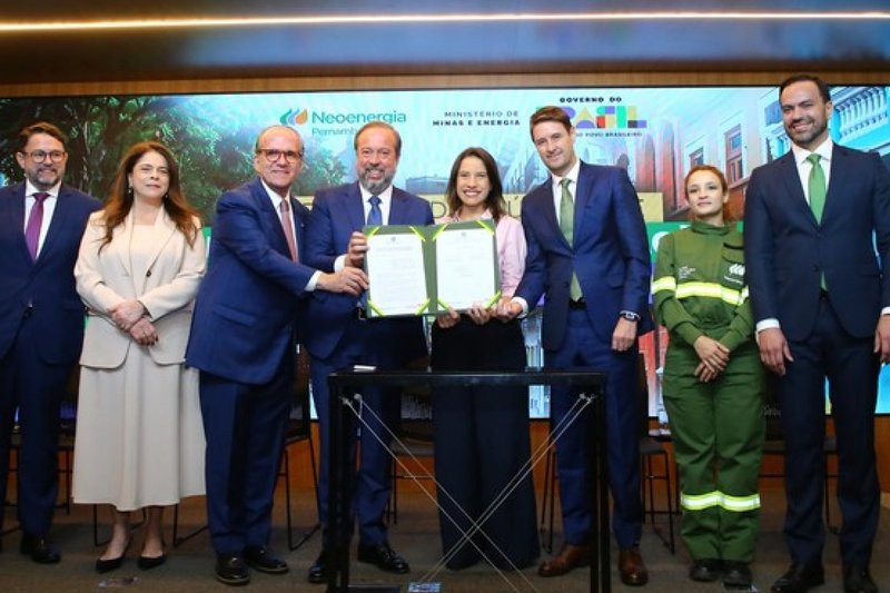 Ministerio das Minas e Energia assinou renovação do contrato de concessão da Neoenergia na distribuição de energia em Pernambuco. 