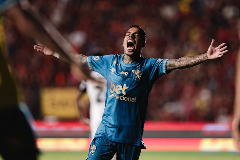 Matheusinho comemora gol marcado pelo Sport sobre o Corinthians