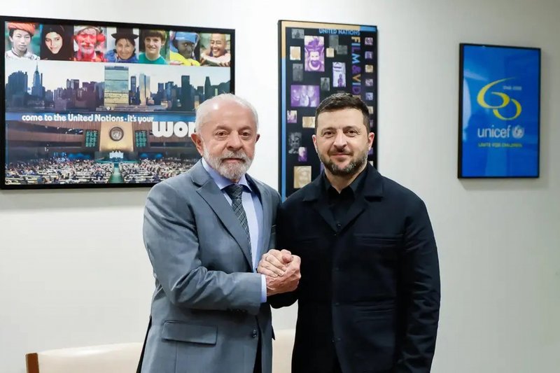 Lula e Zelensky durante encontro nos EUA