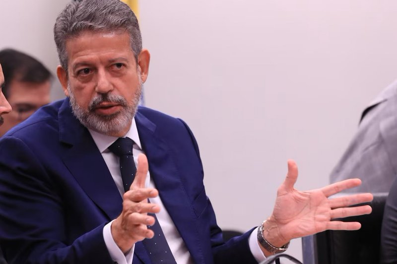 Arthur Lira, relator da MP do Imposto de Renda, que será votada na próxima quarta-feira