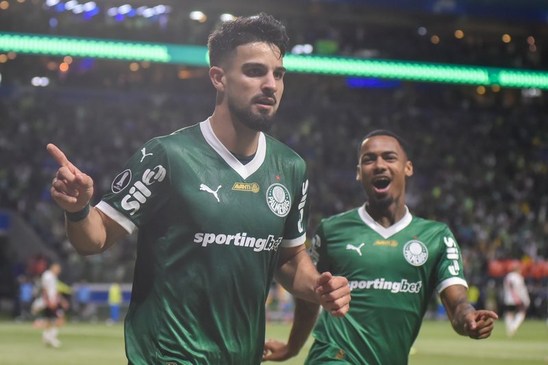 Flaco López em comemoração de um dos gols marcados para o Palmeiras sobre o River Plate