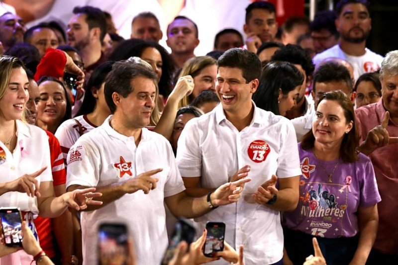Prefeito do Recife, João Campos (PSB) participou da campanha de Evandro Leitão (PT) à prefeitura de Fortaleza, em 2024