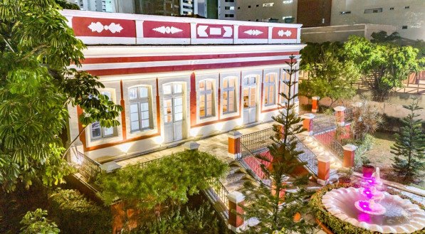 Fachada do Casarão da Benfica, sede da Associação do Ministério Público de Pernambuco (AMPPE)