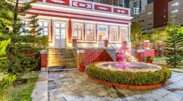 Fachada do Casarão da Benfica, sede da Associação do Ministério Público de Pernambuco (AMPPE)