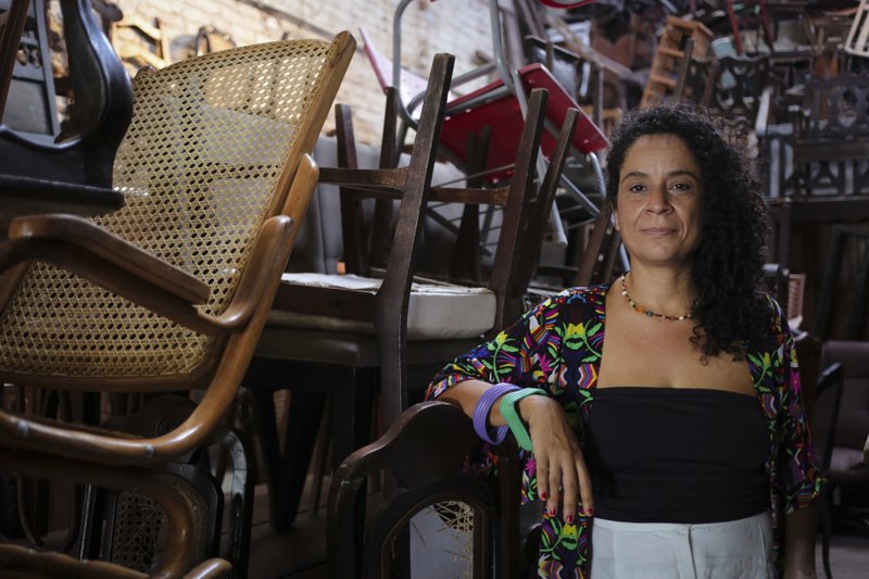 Lia Letícia celebra trajetória nas artes visuais com a exposição "Tudo Dá"