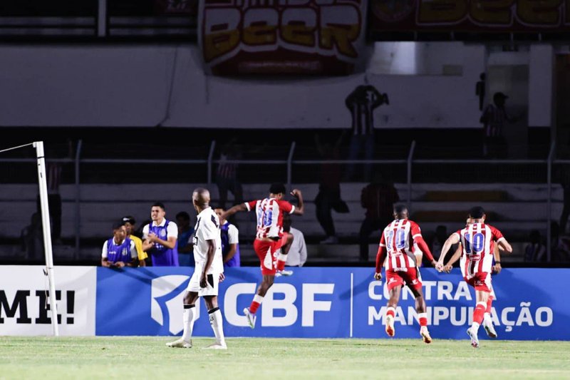 Lance do jogo entre Ponte Preta x Náutico pelo Quadrangular Final da Série C