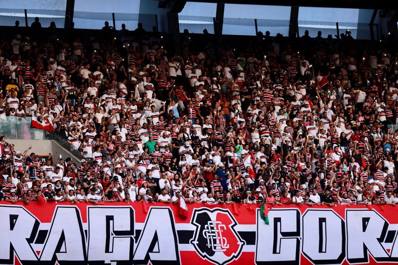 Imagem da torcida do Santa Cruz na Arena de Pernambuco
