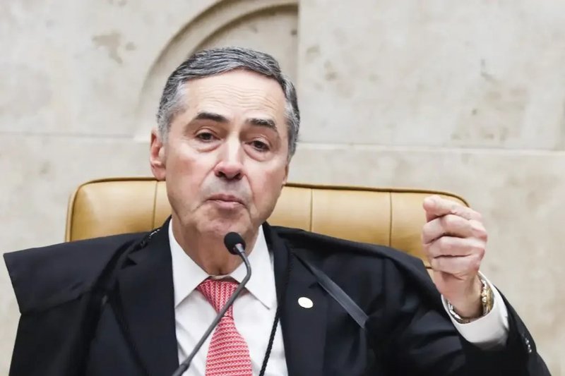 Em entrevista à Folha de São Paulo, Luís Roberto Barroso afirmou que sua saída "é uma possibilidade, mas não uma certeza"