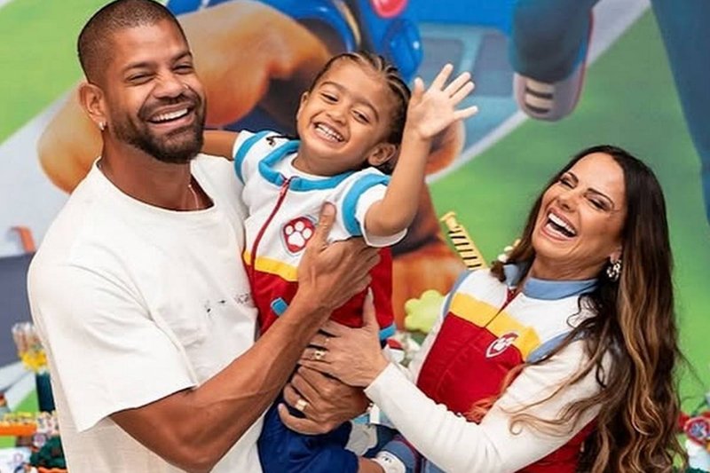 Viviane Araujo surpreende com revelação íntima sobre maternidade: “Não podia guardar para mim”