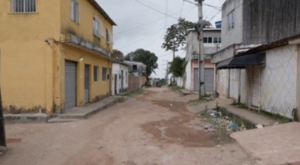 O crime foi registrado por uma câmera de segurança e as imagens já estão em posse da Polícia Civil, que investiga o caso.

