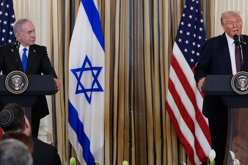 Diante deste cen&aacute;rio, a ag&ecirc;ncia de not&iacute;cias Reuters reportou que o alto escal&atilde;o pol&iacute;tico de Israel deu instru&ccedil;&otilde;es diretas aos militares para reduzir a intensidade da ofensiva na Faixa de Gaza, com apoio dos EUA