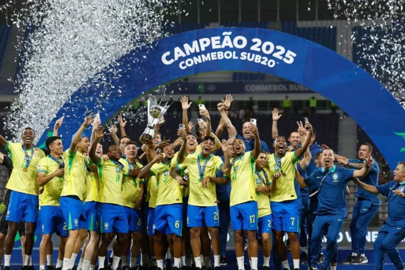 Seleção brasileira comemora o título do Sul-Americano Sub-20