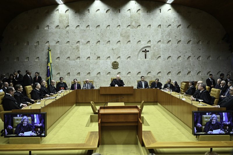 Nesta segunda (29) o Ministro Edson Fachin tomou posse como presidente do Supremo Tribunal Federal e Ministro Alexandre de Moraes como o vice presidente.
