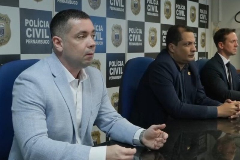 Policiais civis cumpriram mandados de busca e apreensão durante a Operação Sidelines em Jaboatão