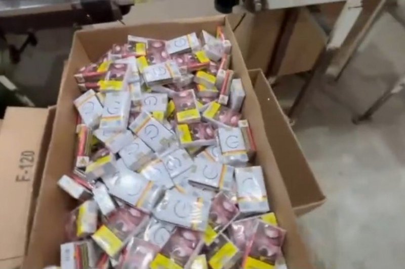 Operação em São Lourenço da Mata apreendeu milhares de caixas de cigarros e insumos irregulares