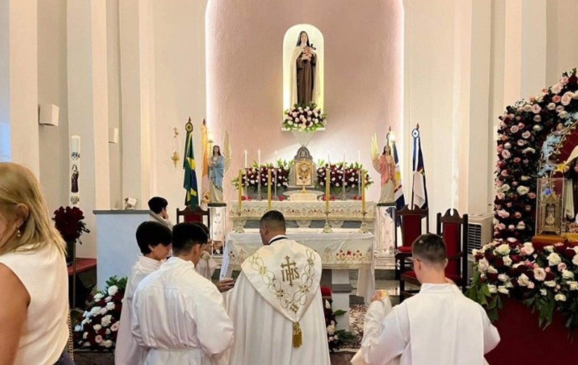 Reprodução/Instagram @oratoriosantateresinhaderby