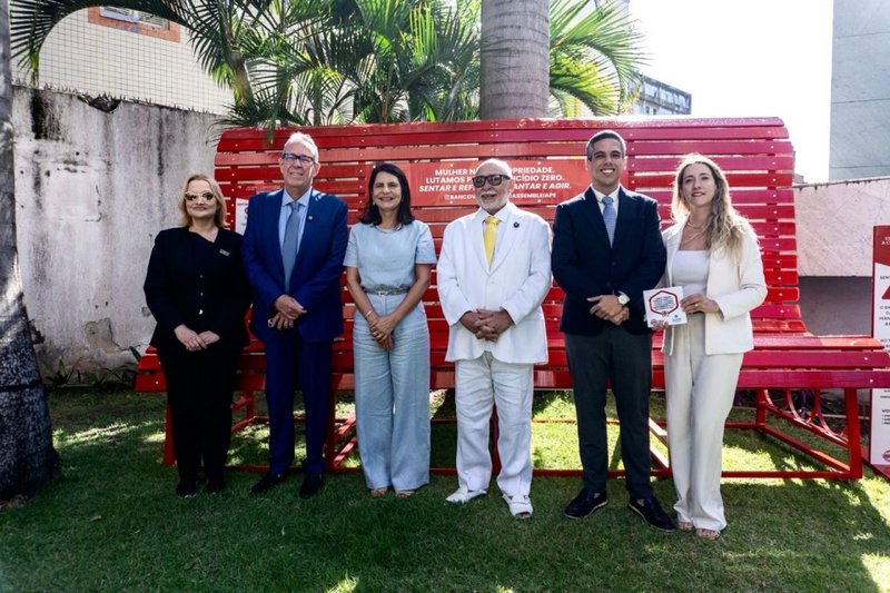 Presidente da Alepe, Álvaro Porto cobrou mais investimento em segurança para as mulheres, durante a inauguração do Banco Vermelho na Alepe
