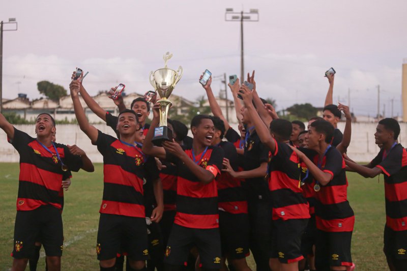 Sport é bicampeão da Copa Carpina sub-16 ao bater o Retrô nos pênaltis