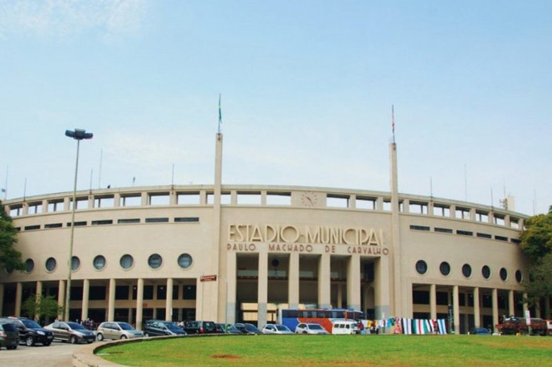 Os torcedores do estado de São Paulo não podem ingerir bebidas alcoólicas nos estádios da cidade desde o ano de 1997, após batalha entre torcidas.