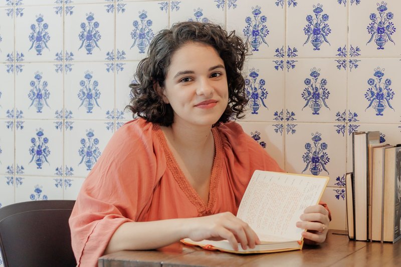 Fernanda Castro estará em painéis da Bienal do Livro de Pernambuco, além do lançamento da edição especial de 'Lágrimas de Carne'