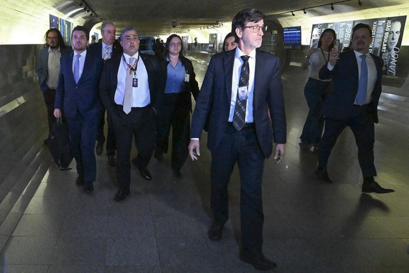 Presidente da Conafer, Carlos Roberto Ferreira Lopes, é preso em flagrante por falsidade ideológica na CPMI do INSS