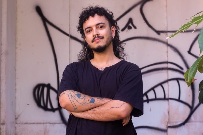 Lucas Santana é autore de 'Sangue Raro' e 'Bruxa de Areia', e estará na Bienal do Livro de Pernambuco