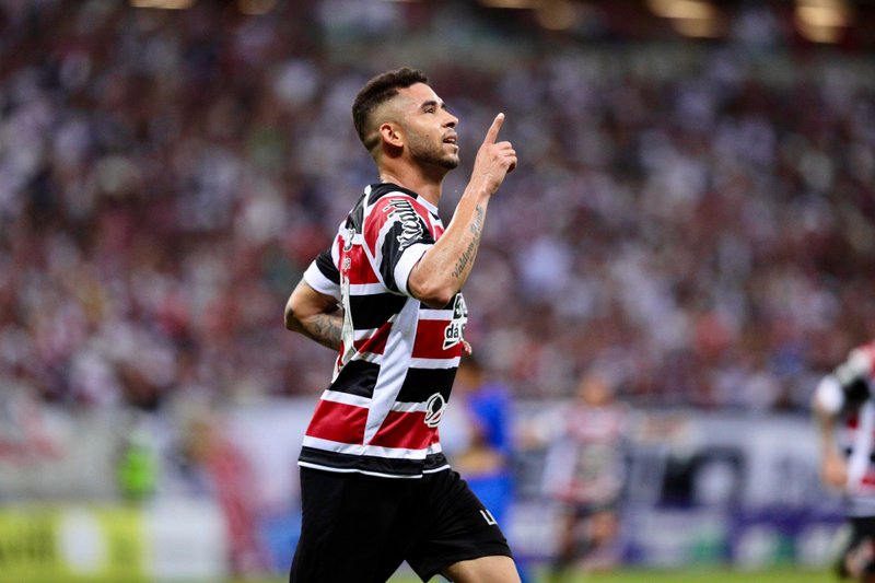 Renato, atacante do Santa Cruz