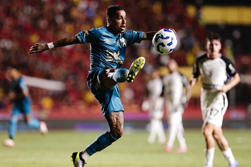 Lance do jogo entre Sport x Corinthians, o último em casa do Leão pelo Brasileirão