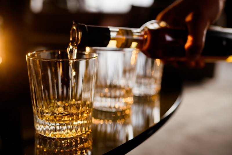 O total de casos registrados, entre agosto até esta quarta-feira (1º), acende um alerta para a possível adulteração de bebidas alcoólicas