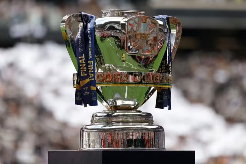 Taça da Copa do Brasil entregue ao campeão

