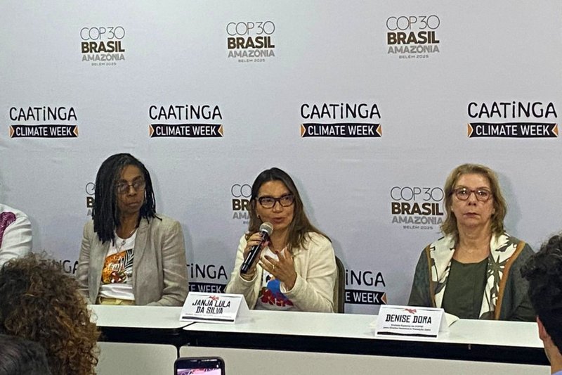 Primeira-dama Janja Lula da Silva durante coletiva do Caatinga Climate Week, em Caruaru (PE)